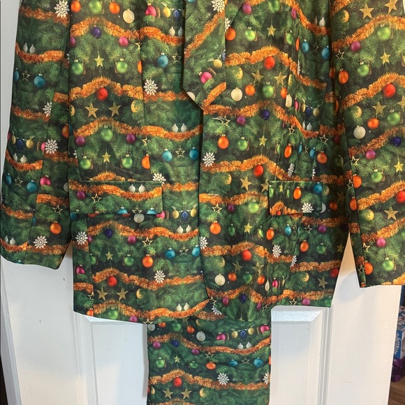 Vibrant Holiday Tree Pattern Suit - Picture 4 of 7